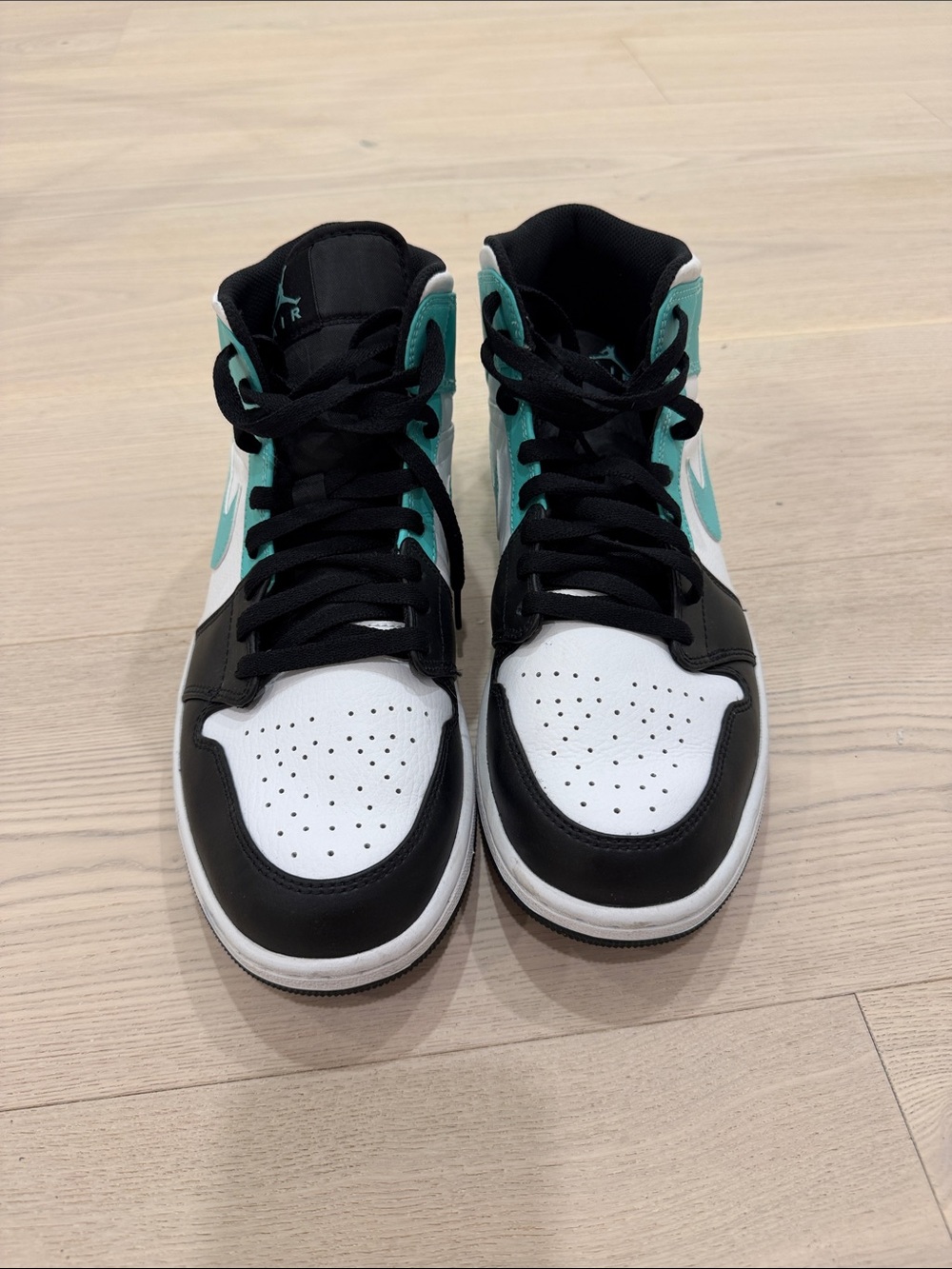 Nike Youth High-Top Sneakers in White, Black and Teal